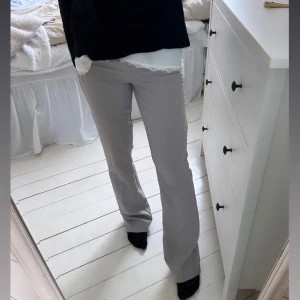 Gråa Kostymbyxor bikbok  - Knappt använda och i bra skick, midrise