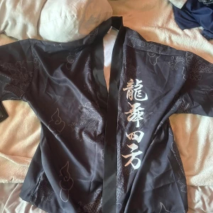 Japansk morgon kläder - Japansk morgon kläder, väldigt tun och mycket bekväm, de är inte direkt min stil, gillar inte de 