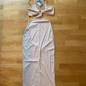 Klänning - Klänning köpt på Sellpy men från Shien