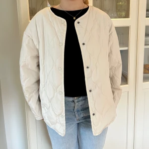 Vårjacka  - Quilted jacka från STOCKH LM i storlek M 🤍 Endast använd ett fåtal gånger 