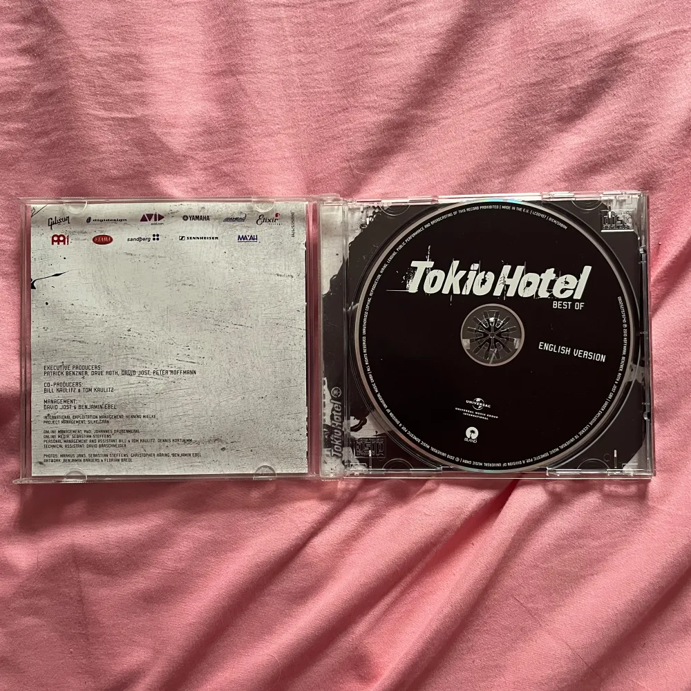 Album från Tokio Hotel! Använd ett par ggr så kan ha lite minimala repor 🌟 80 kr + köpare står för frakt!. Accessoarer.