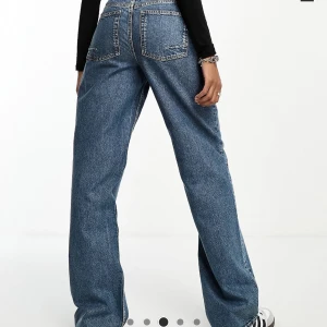 Jeans - Säljer dessa otroligt snygga jeans. Aldrig använda och är slutsålda på hemsidan. Passar mig som är 177🫶🏻