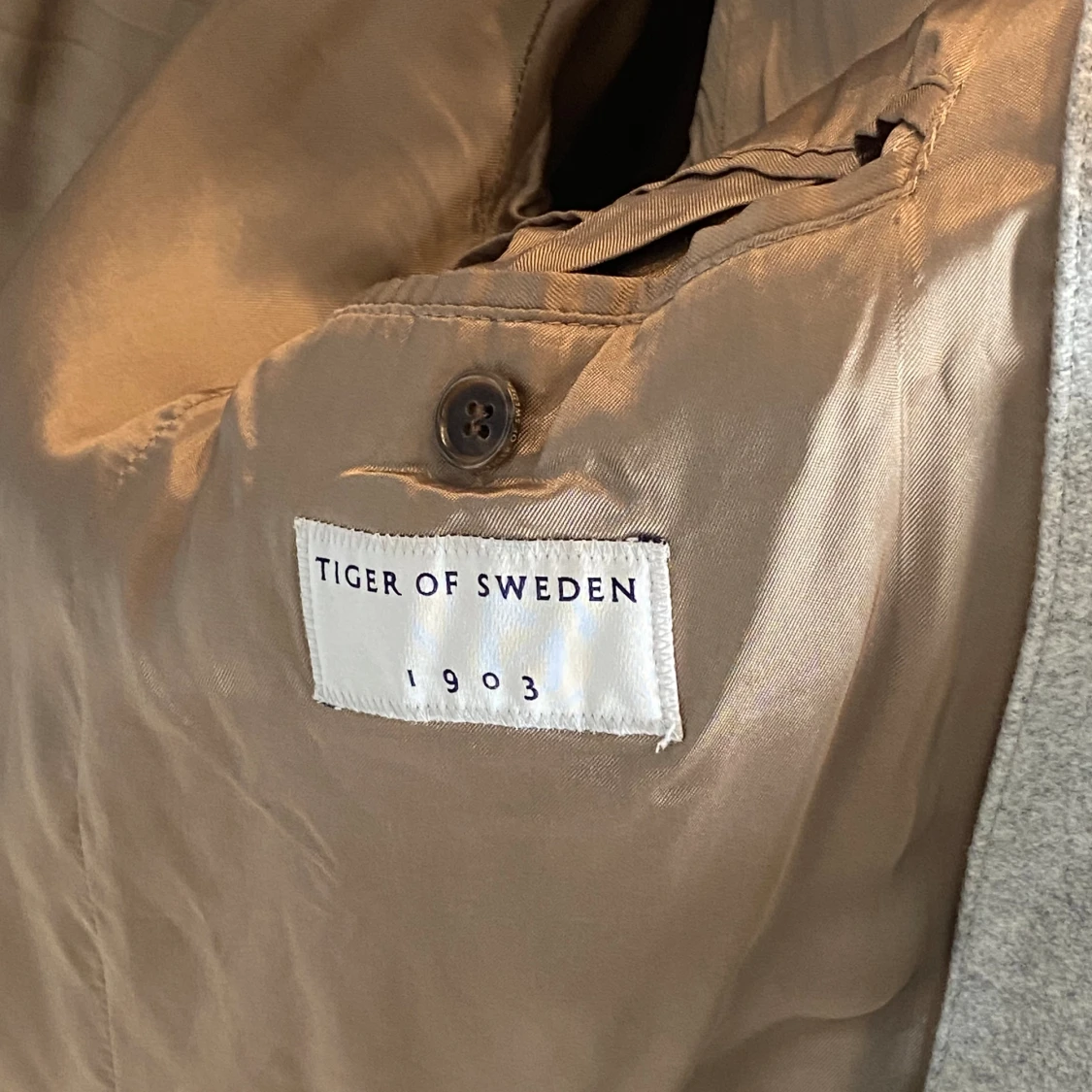 Tiger of Sweden rock - 90