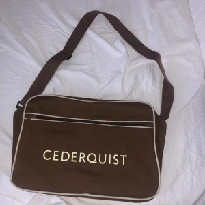 College väska 💼  - Händig och smidig! 