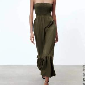 Grön zara klänning perfekt till sommaren i linne material! Helt ny med prislapp kvar och slutsåld på nätet!🫶🏼
