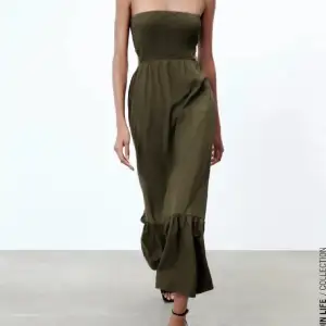 Grön zara klänning perfekt till sommaren i linne material! Helt ny med prislapp kvar och slutsåld på nätet!🫶🏼