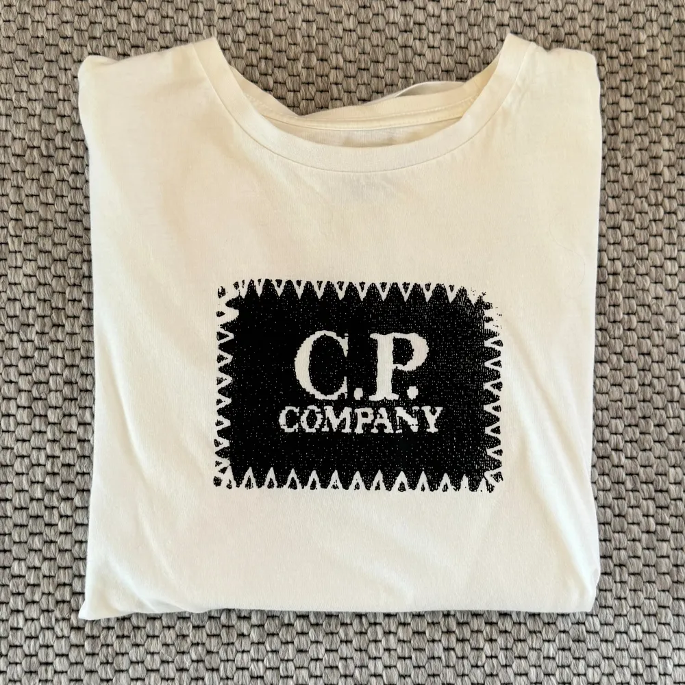 T-shirt från Cp.company i mycket bra skick.. T-shirts.