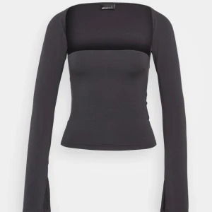 Ginatricot topp  - Grå/blå populär topp från Ginatricot som inte kommer till användning, men jättefin🌟