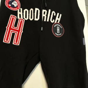 Hoodrich byxor - Köpta från JD, använda ett par gånger men i väldigt nytt skick. pris diskuteras 
