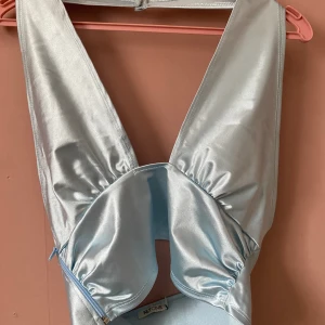 Fest topp  - Ljus blå fest topp från Nelly  Aldrig använd