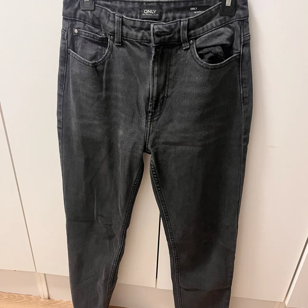 Svarta jeans från Only i storlek S, mycket fina och i bra skicka. Jeans & Byxor.