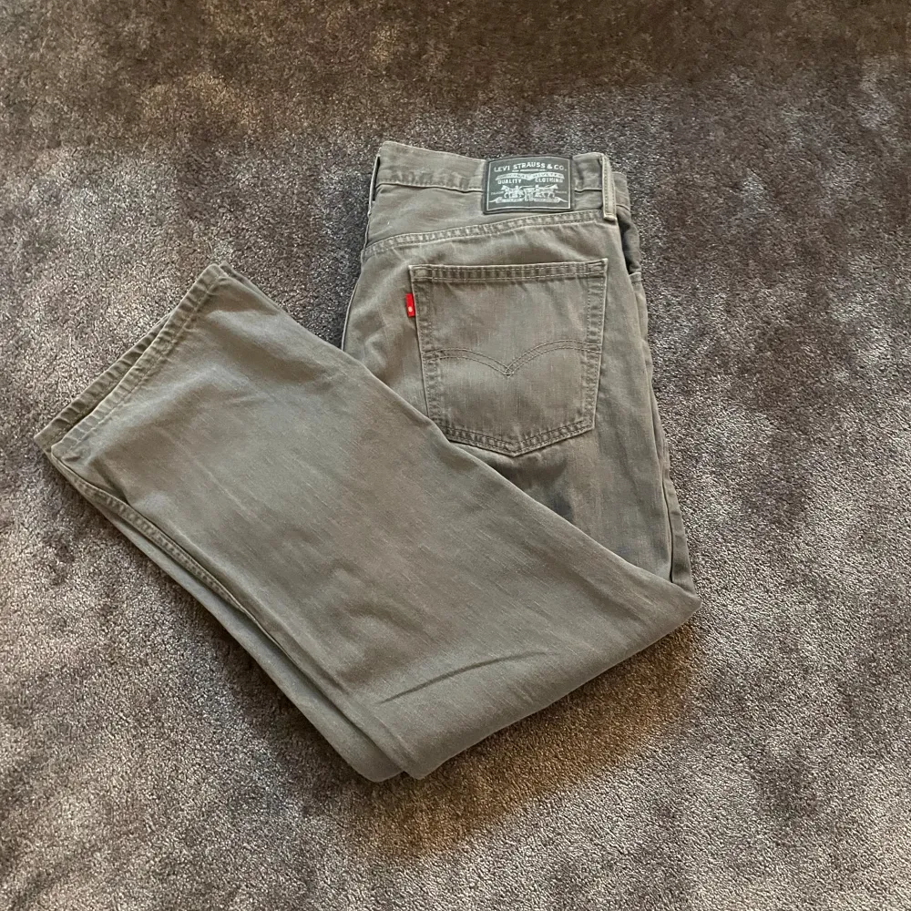 Grå levi’s jeans slim fit 170 cm. Jeans & Byxor.