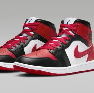 Jordan 1  - Köpta för 1500kr, pris går att diskutera lite💗 Skriv för fler bilder💗