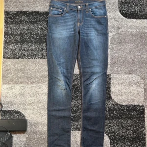 Nudie jeans - Bra skick. W28 L32. Ritkigt feta priset kan diskuteras vid snabb affär🍾