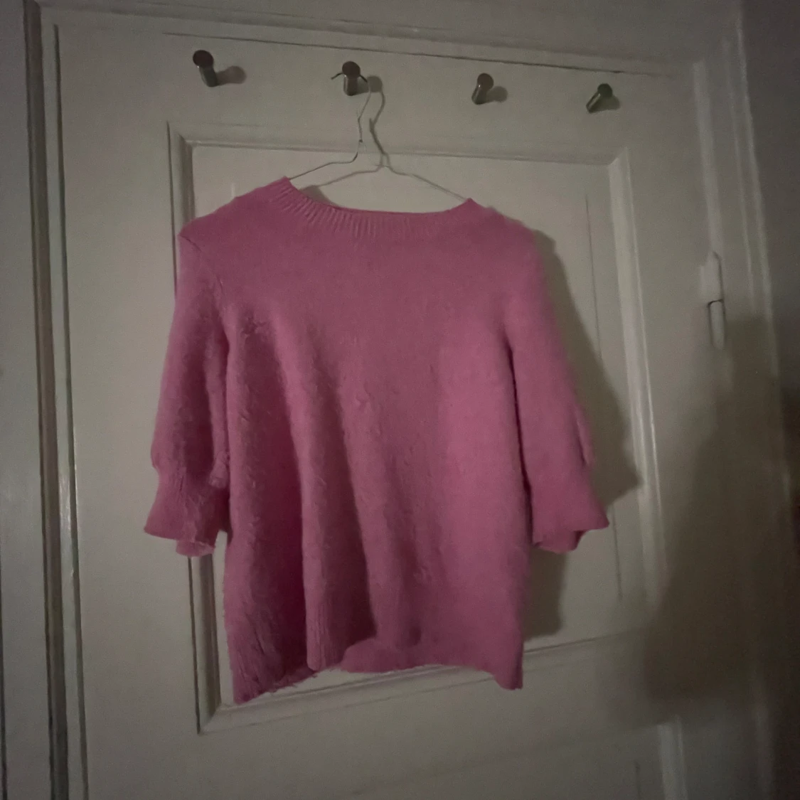 En rosa stickad kortärmad tröja  - 91