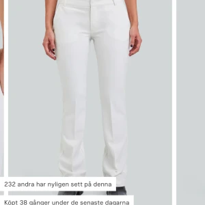 VERA KOSTYMBYXOR  - Bikbok Vera kostymbyxor lågmidjade  Säljer då de är för små tyvärr 