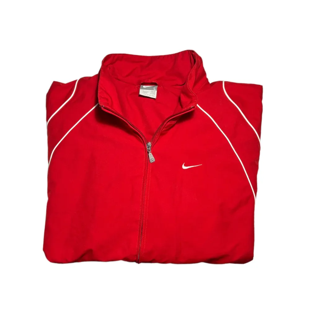 Vintage 90s Nike windbreaker. Sjukt fet jacka i prassel material. Skick: 8/10. Jackor.