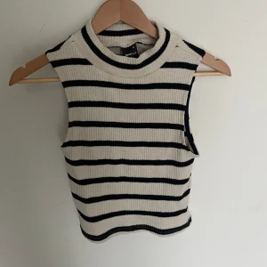 Topp från gina - Jättefin topp från Gina säljer då jag inte har användning av den endast använd en gång