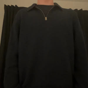 Tröja - Skick 9/10, frågor i dm, nypris 800kr
