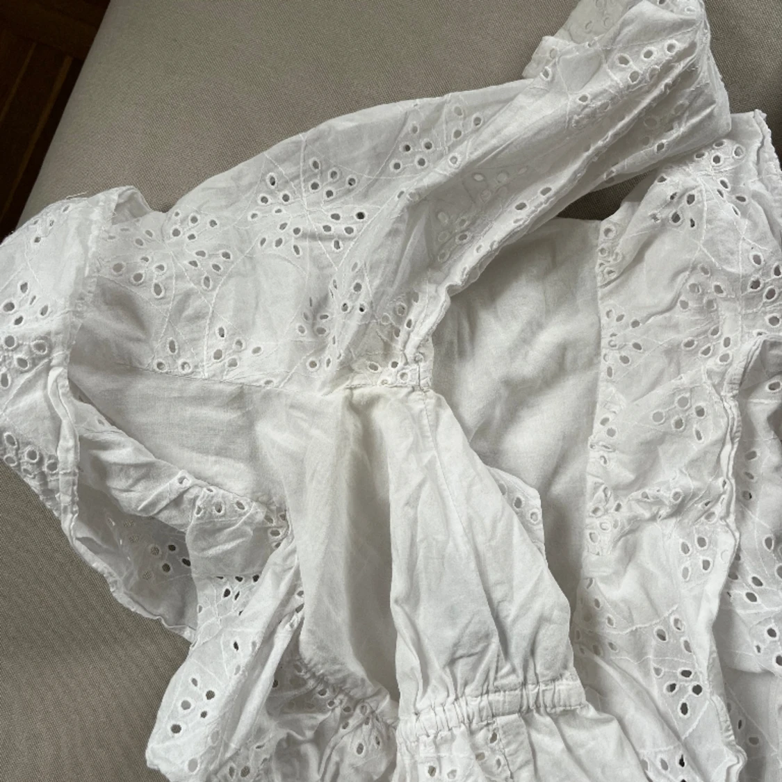 Söt vit blus från Gina Tricot - 91