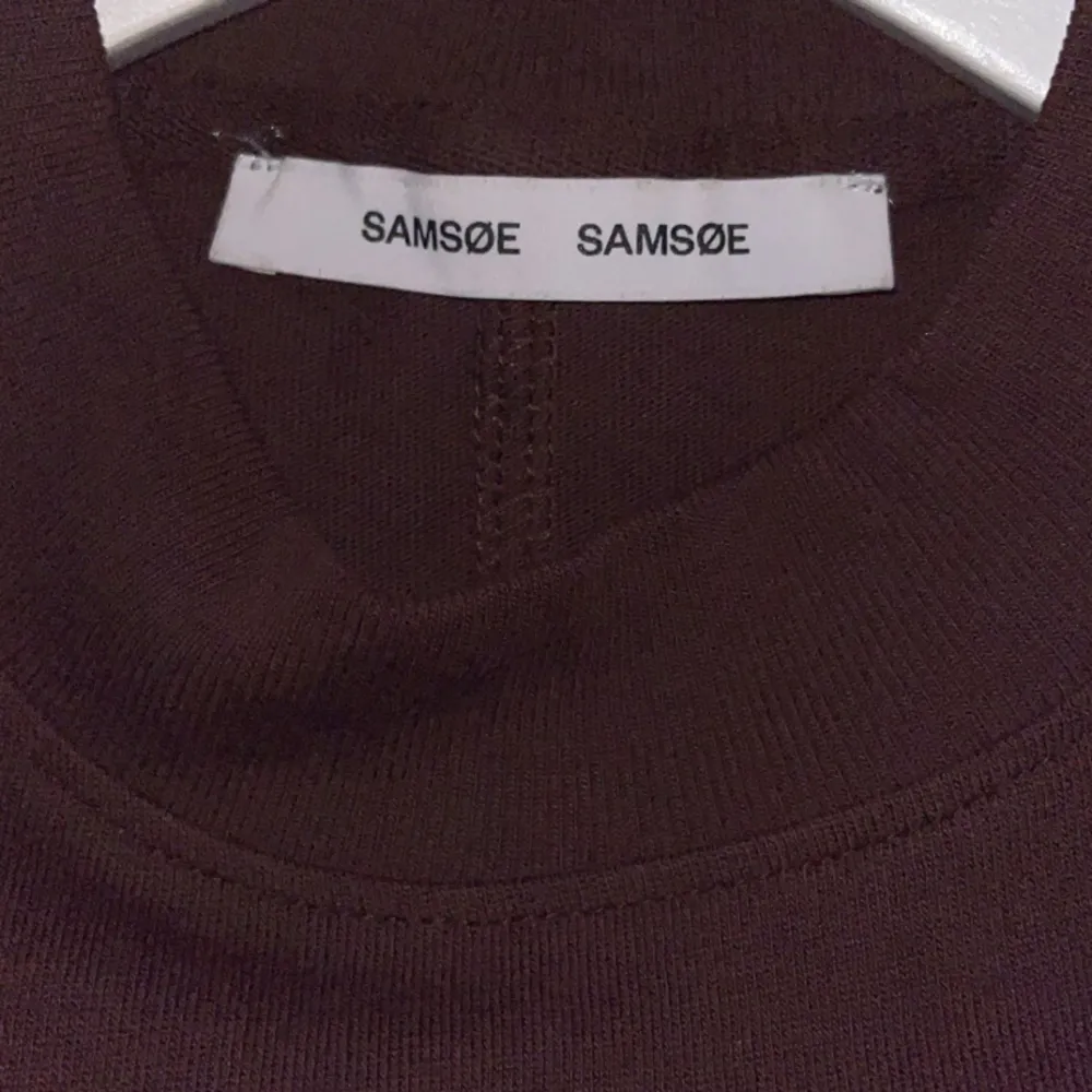 Samsøe Samsøe brun t-shirt storlek S, nästintill oanvänd. Pris går att diskutera . T-shirts.