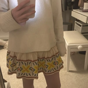 Zara kjol - Säljer min super söta kjol från zara kids! Jätte snygg på sommaren💕