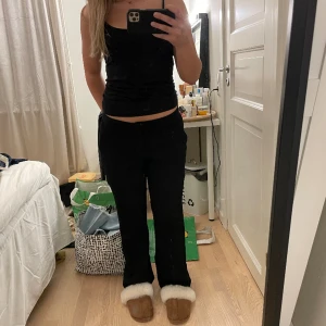 Lågmidjade kostymbyxor  - Jätte fina kostymbyxor från Zara! Använda fåtal gånger 