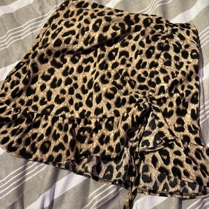 Leopard mönstrad kjol - Jätte söt leopard mönstrad kjol perfekt på sommaren💕