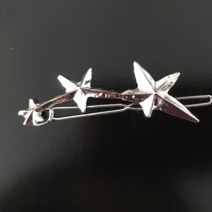Snygg Stjärna Hårspännen  - Mått 10.00*3.50cm Finns guld färg kvar  45kr/st