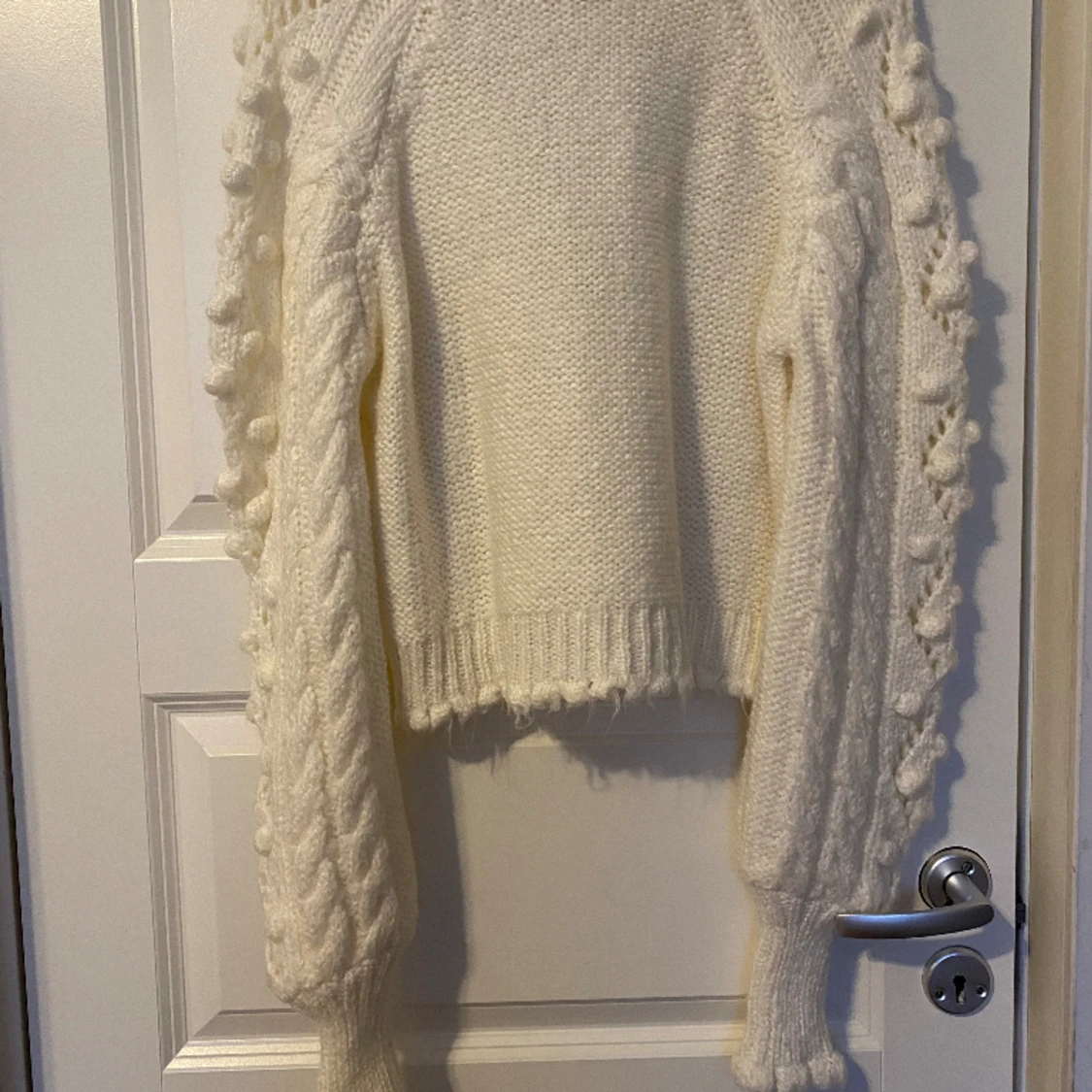 Stickad vit tröja  - 90
