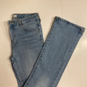 Bootcut jeans  - Säljer dessa bootcut jeans från Cubus tror jag inte helt säker , bra skick inte använda mycket alls , lite långa för mig som är 157 cm lång!