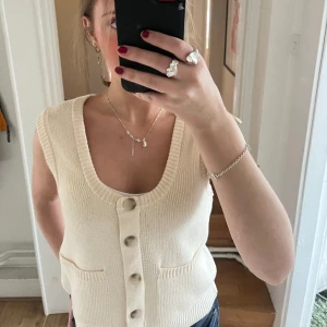 Zara väst - Jättefin väst från zara i nyskick. Använt Max 2 gånger. 