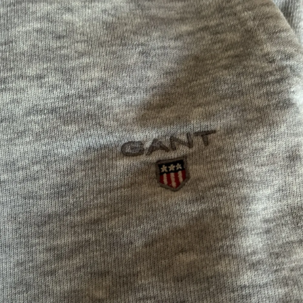  Gråa Gant short i storlek 146/152.. Shorts.