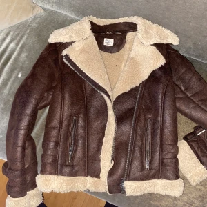 Snygg vinter/höstjacka - Fin jacka som tyvärr är för liten för mig.