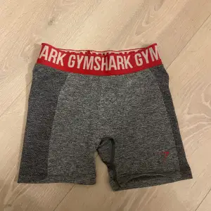 Gymshark shorts i stolek s som är väldigt sparsamt använda. Skriv för bilder på💕