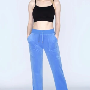 Juicy couture byxor - Super fina juicy byxor, säljer då dom inte kommit till användning, nästan aldrig använda så dom är i superfint skick! (Pris kan diskuteras)💕💕🤗