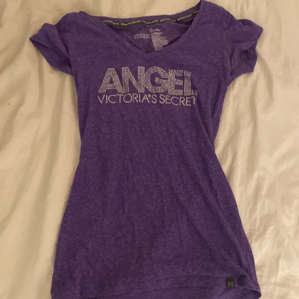 Så himla snygg tröja fårn Victoria secret angel! . T-shirts.