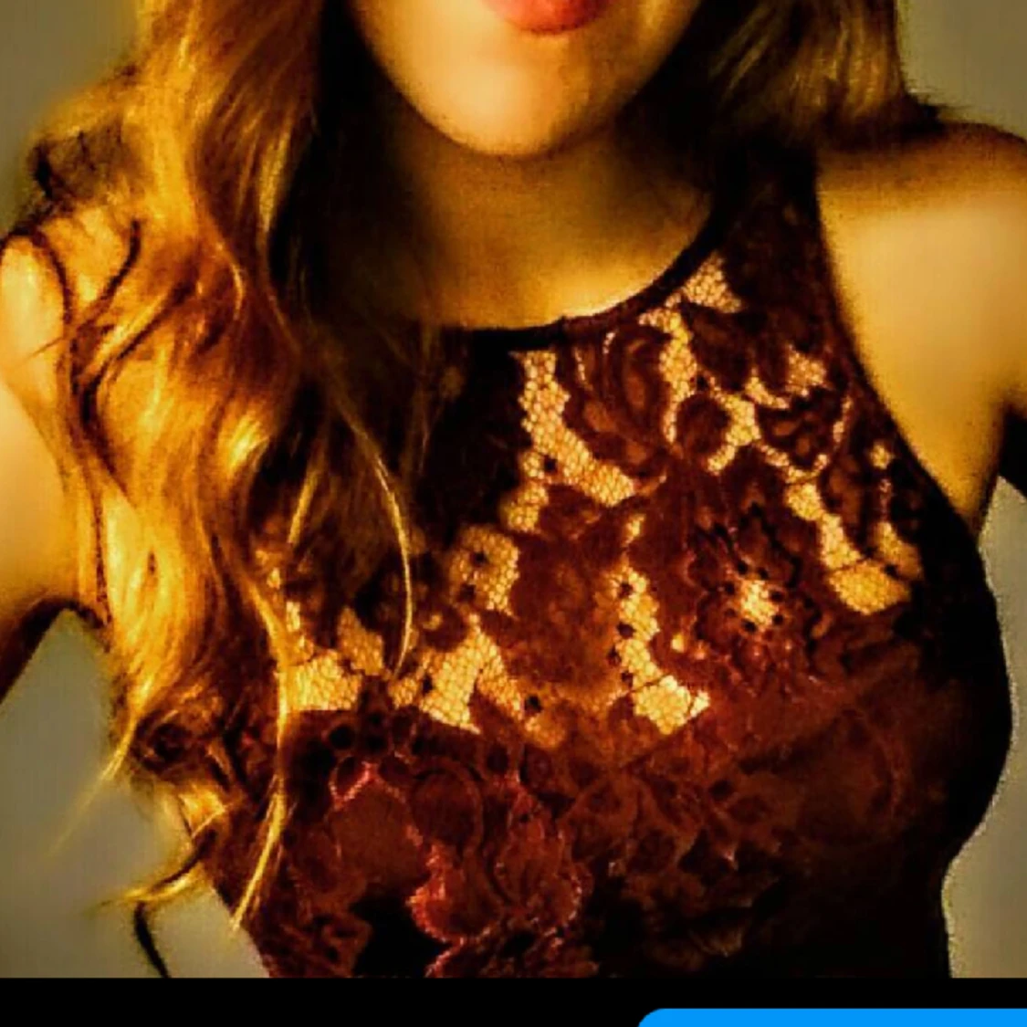  Croppad topp med rynkade applikationer