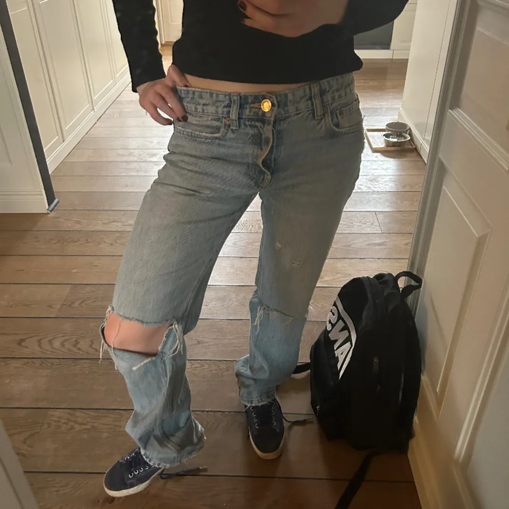 Lågmidjade jeans från zara i storlek 36!!!❤️. Jeans & Byxor.