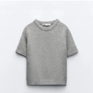 Stickad tröja från Zara - Intressekoll på min fina stickade tröja som jag aldrig använt då det inte var min stil💘💘 Priset kan diskuteras