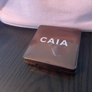Caia glow bronzer - Endast använd fåtal gånger då det tyvärr var fel färg för mig🥰 Orginalpris är 345kr. 
