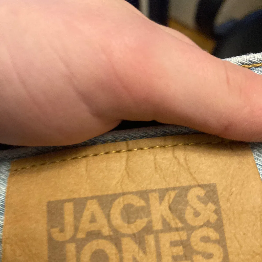 Säljer tre par Jack and Jones jeans säljer styck pris för 150kr pris kan diskuteras väldigt bra skick 8/10 vid snabb affär 400 för alla . Jeans & Byxor.