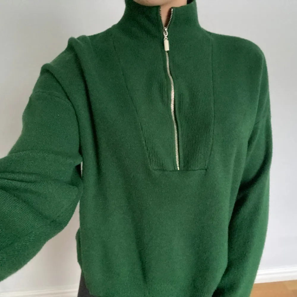 Skön grön tröja i jättefint skick!. Tröjor & Koftor.