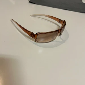 OLIVER by Valentino  - Vintage Valentino solglasögon. Skriv för intresse