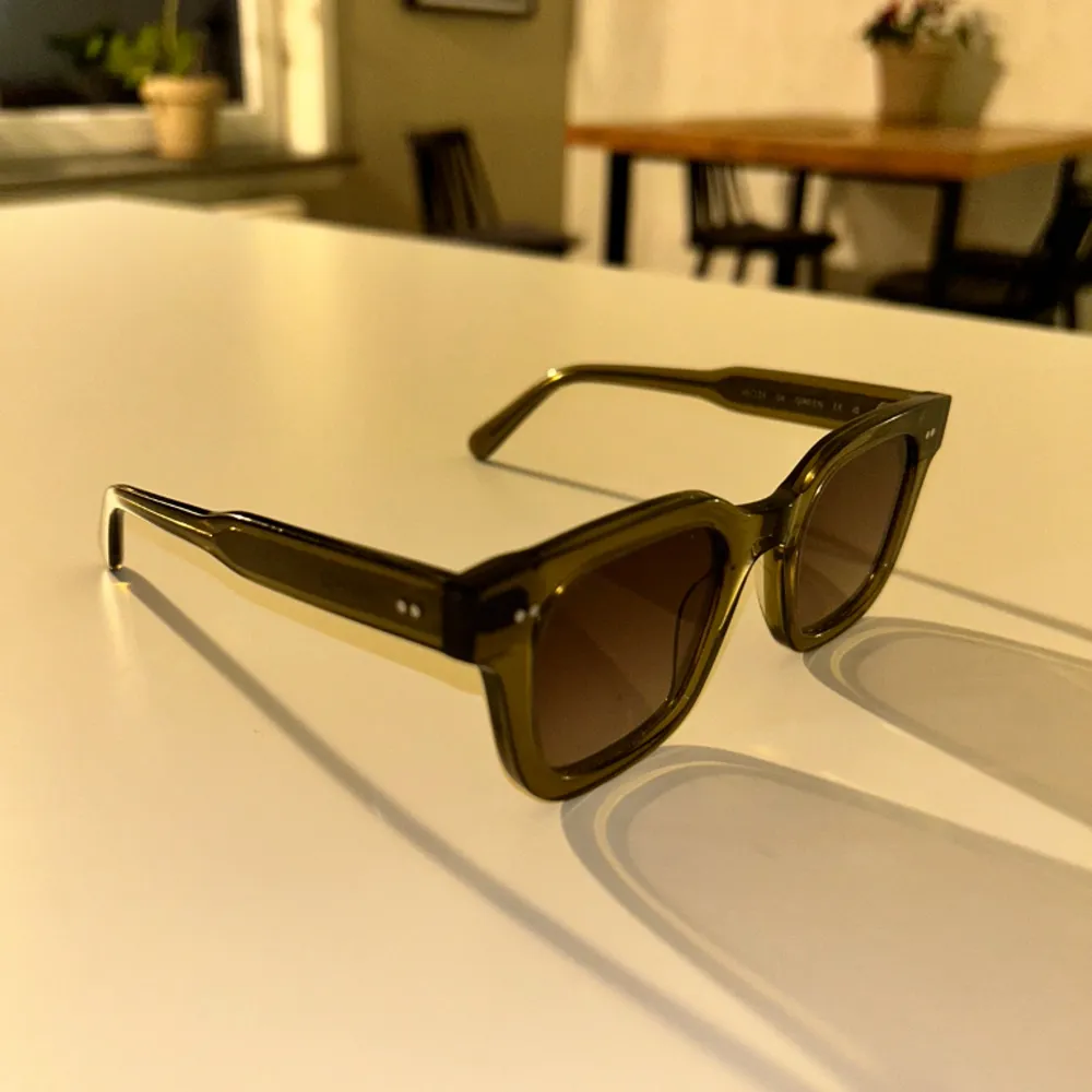 Ett par nästintill nya chimi solglasögon köpta från NK, skicka dm för frågor!✅🔥 Ny pris 1250kr. Accessoarer.