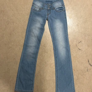 Lågmidjade jeans - Jättesnygga Lågmidjade jean, tyvärr för små för mig. Fint skick
