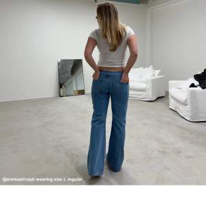 Söker dessa jeans i storlek s och Tall..🩷