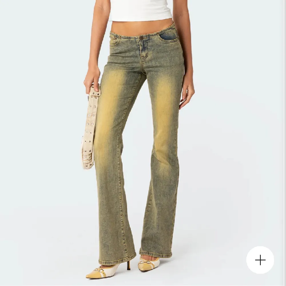 Sjukt snygga Edikted jeans i storlek S/36. Säljer pga av att dem passar dåligt med jeansen är helt oanvända. Nypris 1450kr men säljer för 700. Kontakta om du har några frågor🥰. Jeans & Byxor.