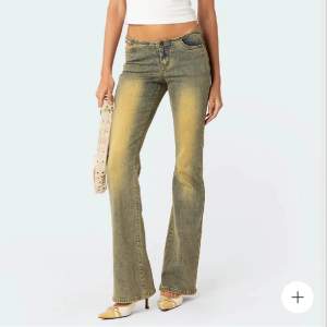 Sjukt snygga Edikted jeans i storlek S/36. Säljer pga av att dem passar dåligt med jeansen är helt oanvända. Nypris 1450kr men säljer för 700. Kontakta om du har några frågor🥰