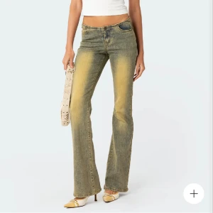 Edikted Jeans  - Sjukt snygga Edikted jeans i storlek S/36. Säljer pga av att dem passar dåligt med jeansen är helt oanvända. Nypris 1450kr men säljer för 700. Kontakta om du har några frågor🥰